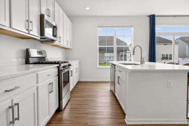 Building Photo - 395 S Pointe Ave