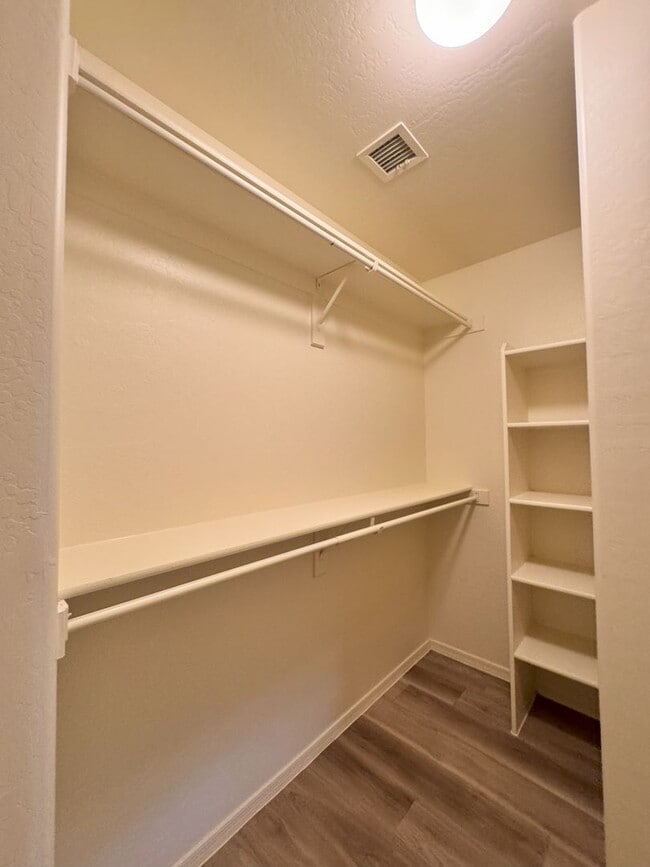 Building Photo - ASHLEY HEIGHTS 3 BEDROOM WITH HUGE BACKYARD