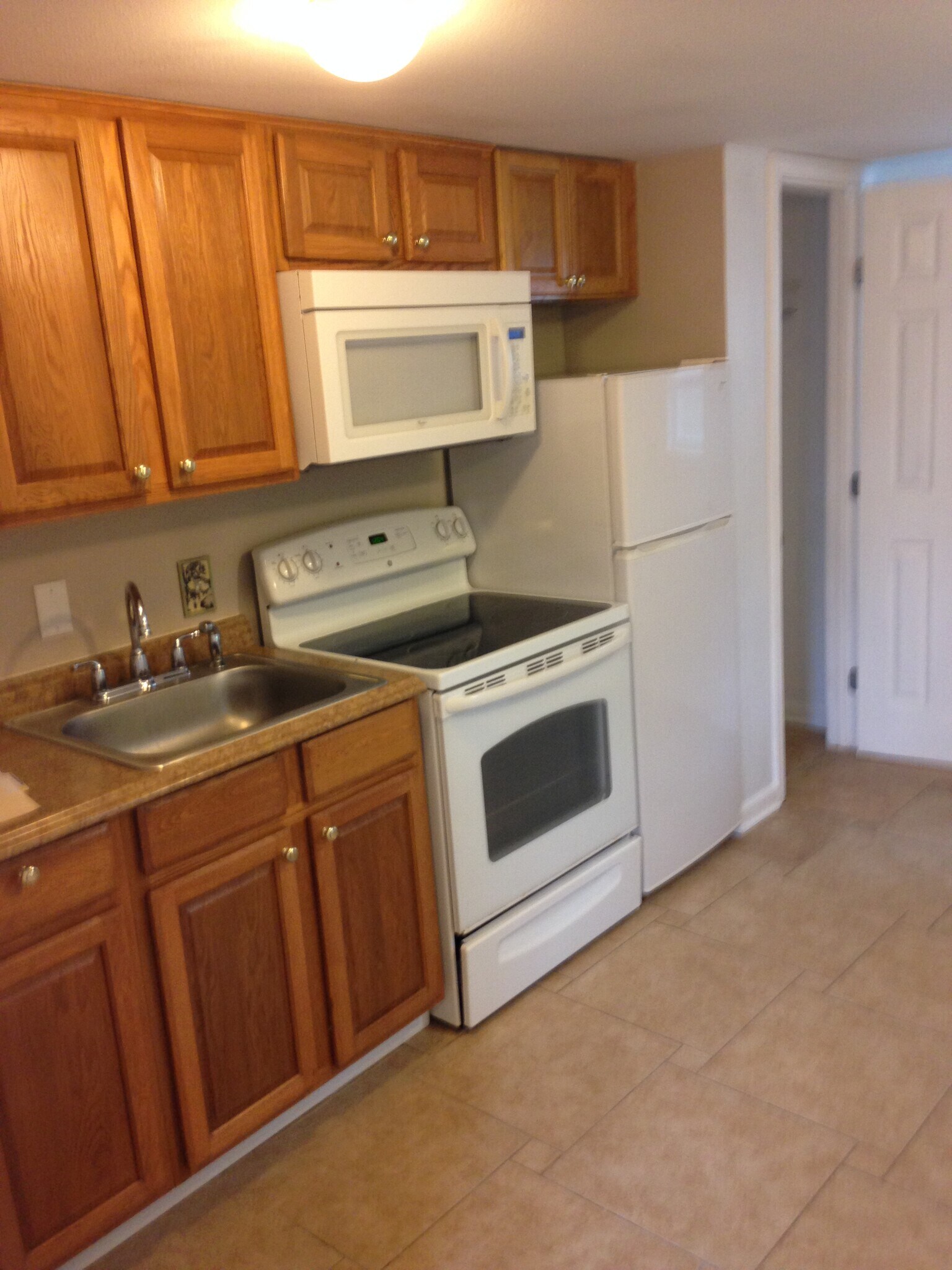 Building Photo - 1942 Moss St