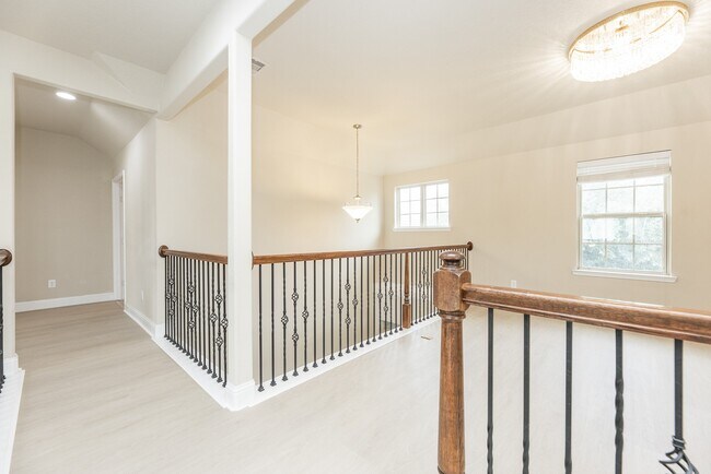 Building Photo - 6123 Northcrest Village Way