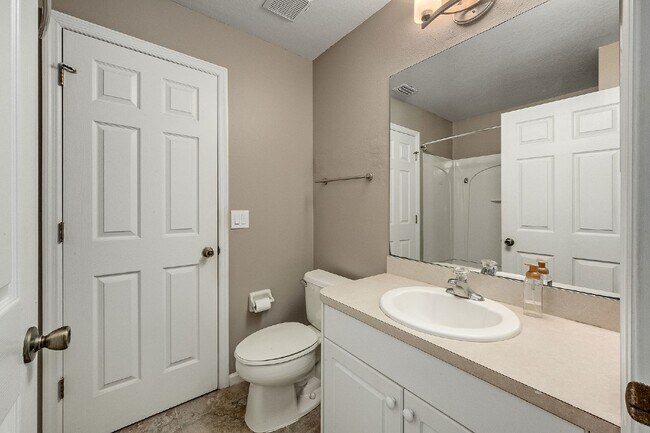 Building Photo - 3 bedroom, 2 bathroom townhome in Sonesta ...