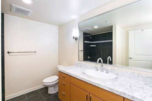 Building Photo - The Cosmopolitan - 1 bedroom + den
