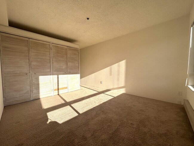 Building Photo - Tranquil Living in a Palo Alto Gem: 1-Bedroom Condo on the Third Floor with In Unit Laundry