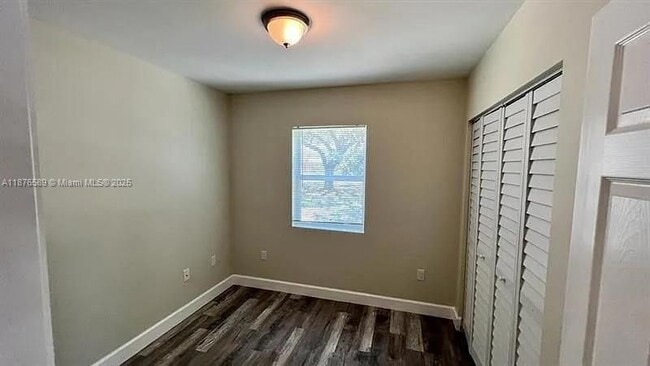 Building Photo - 1701 NW 13th Ct