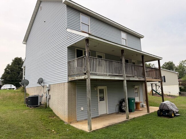 Building Photo - 116 T-Bird Ln