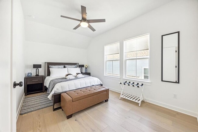 Building Photo - 1034 Grant Wood Ave