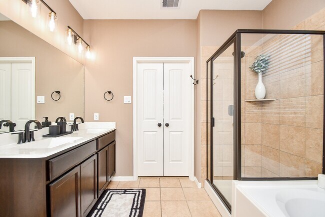 Building Photo - 24119 Via Renata Dr