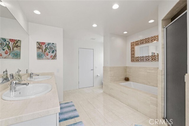 Building Photo - 646 6th St