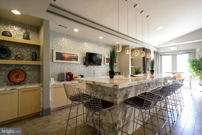 Building Photo - 7254 Mockingbird Cir