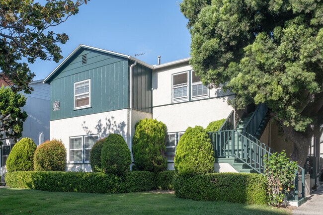 Building - 8746 Reading Ave