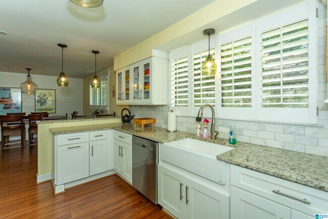 Building Photo - 327 Heath Dr