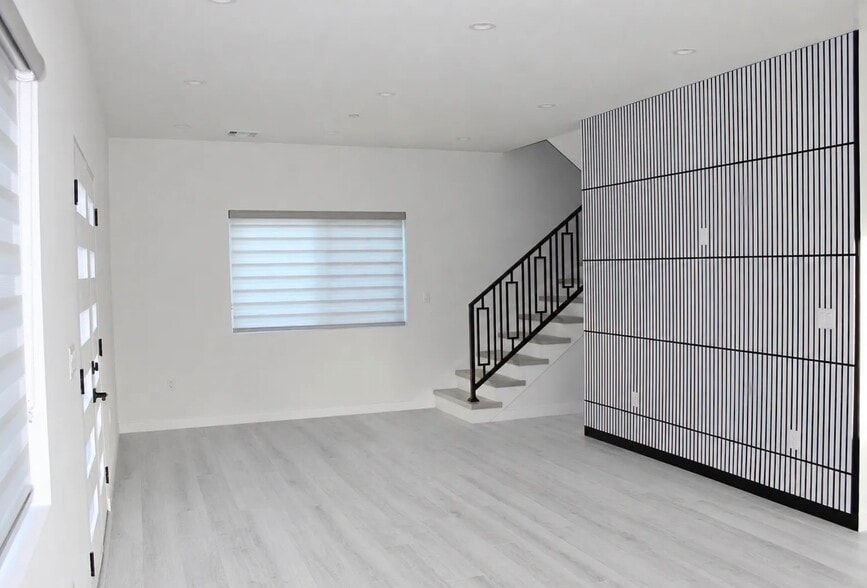 Building Photo - 15217 W Roya St