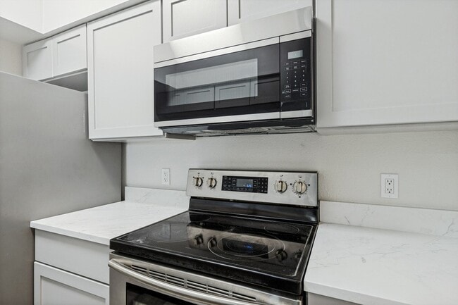 Building Photo - 2626 Holly Hall St