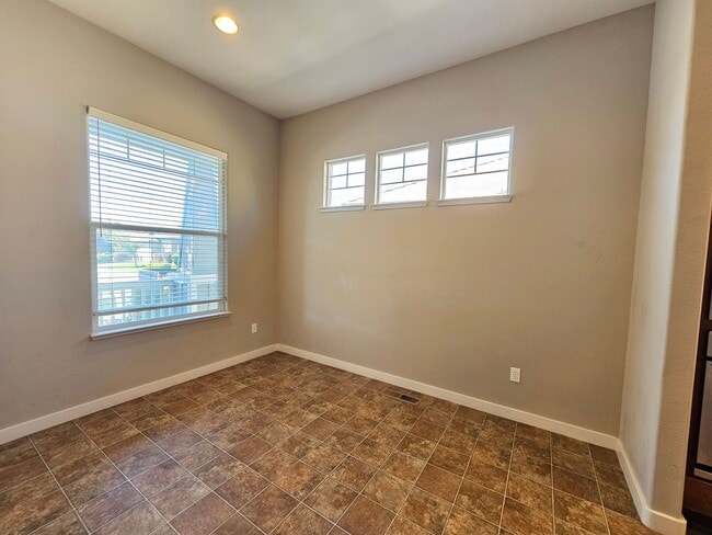 Building Photo - Gorgeous 4 Bedroom on Kiley Ranch