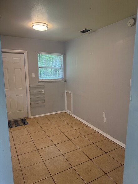 Dinette area next to kitchen - 1907 Karen Ln