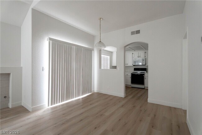 Building Photo - 356 Seine Way