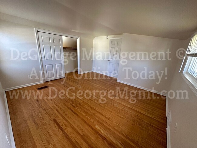 Building Photo - Gorgeous Spacious 4 Bedroom 1.5 Bath Singl...