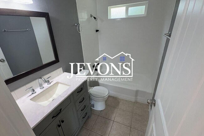 Building Photo - 3BR/1BA House in Federal Way -- Available Now