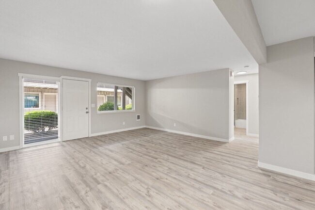 Building Photo - Ground floor apartment