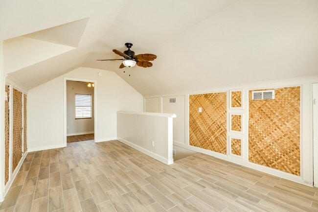 Building Photo - 805 Seashell Dr