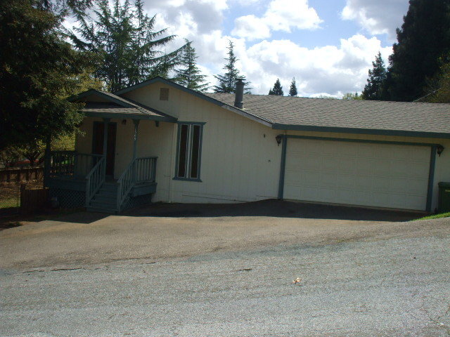 Primary Photo - Fabulous home close to lake