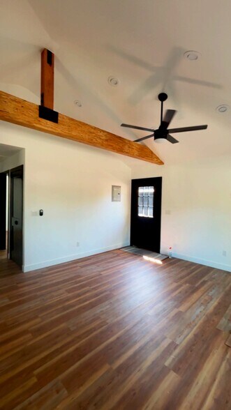 Building Photo - 2425 N Bush St