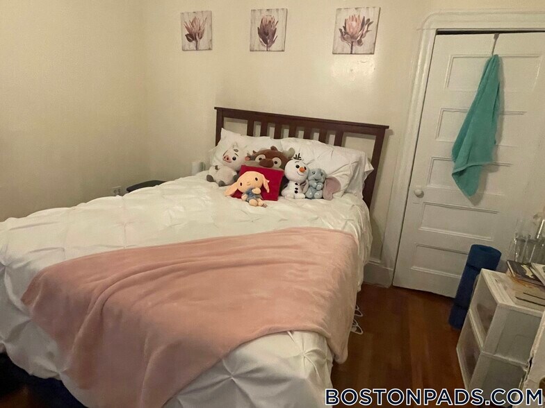 Building Photo - 72 Revere St