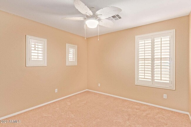 Building Photo - Eagle Glen Cul-de-sac Beauty