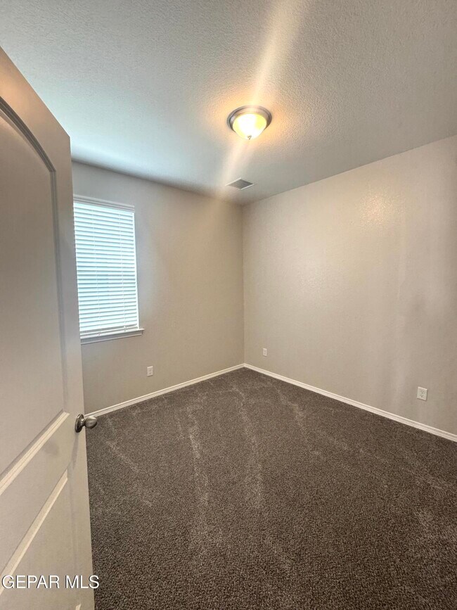 Building Photo - 15129 Resolve Dr