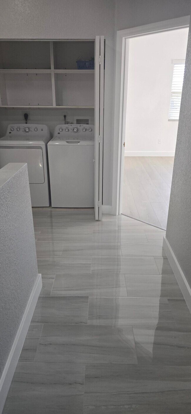 Building Photo - 2919 Crestwood Ter