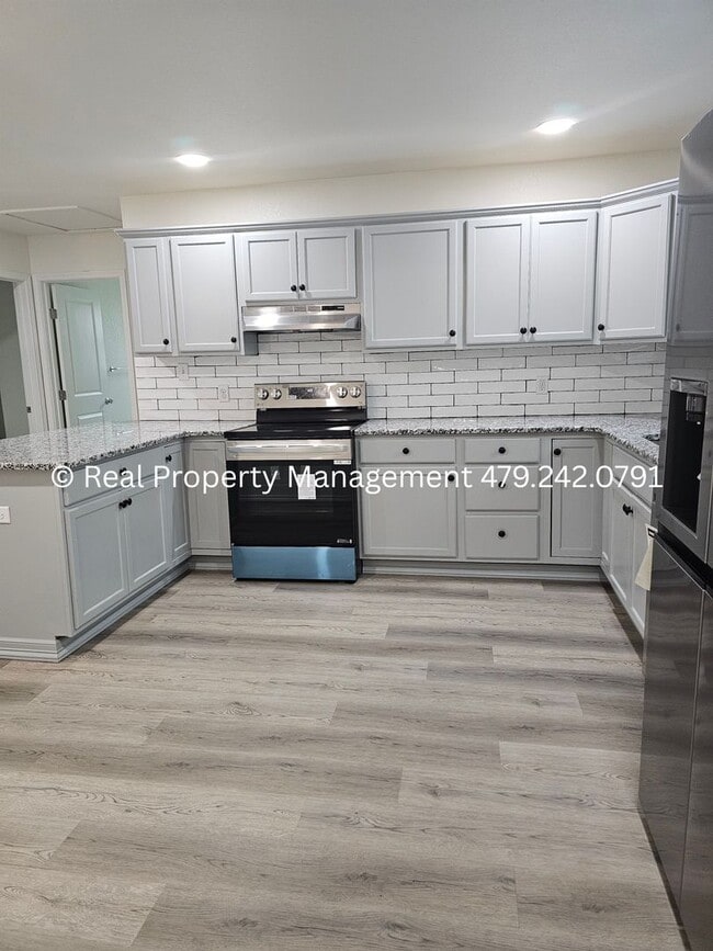 Building Photo - 407 Hemlock St