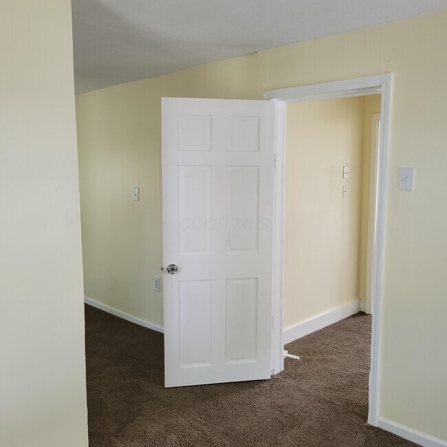 Building Photo - 438 S Powell Ave