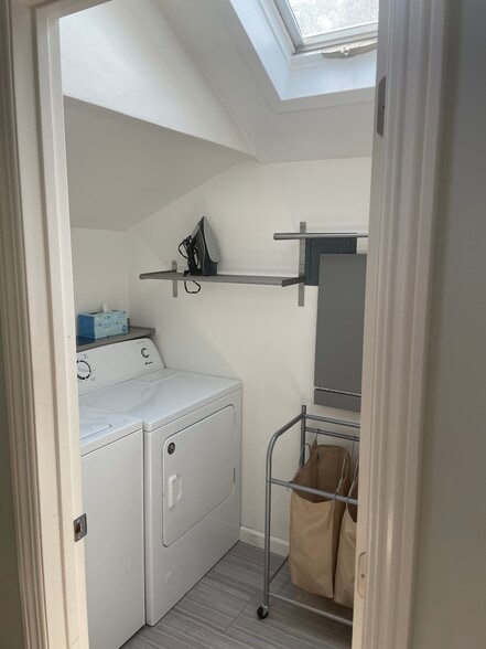 Washing machine and drier in unit - 1715 Lincoln Ave