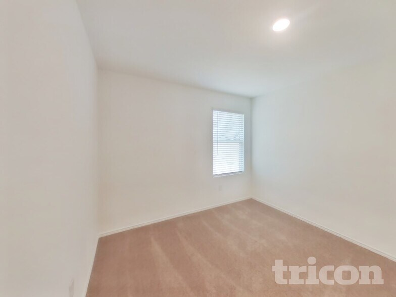 Building Photo - 5715 Vista Point