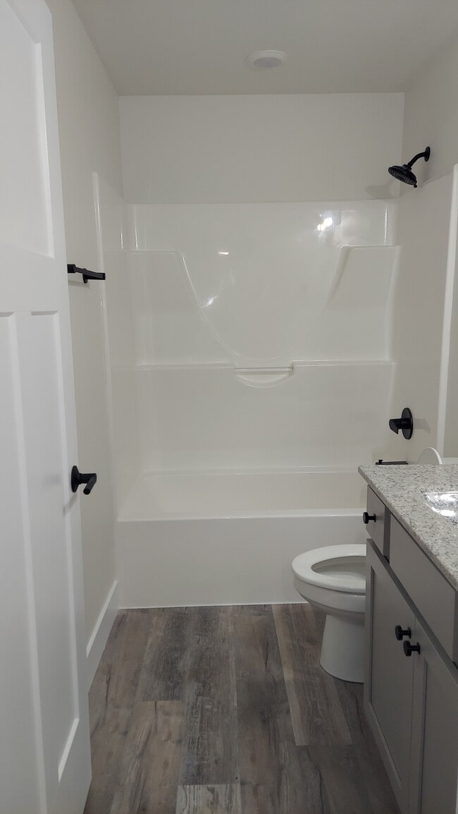 Building Photo - 406 Eagle St