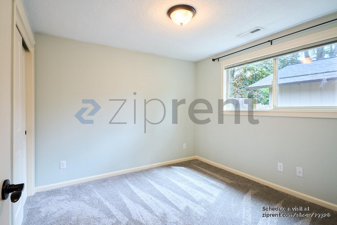 Building Photo - 2109 SE Talton Ave