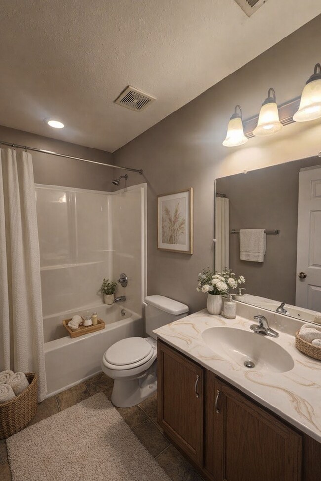 Building Photo - $2500 - 5 Bedrooms 3 Baths + Bonus Room