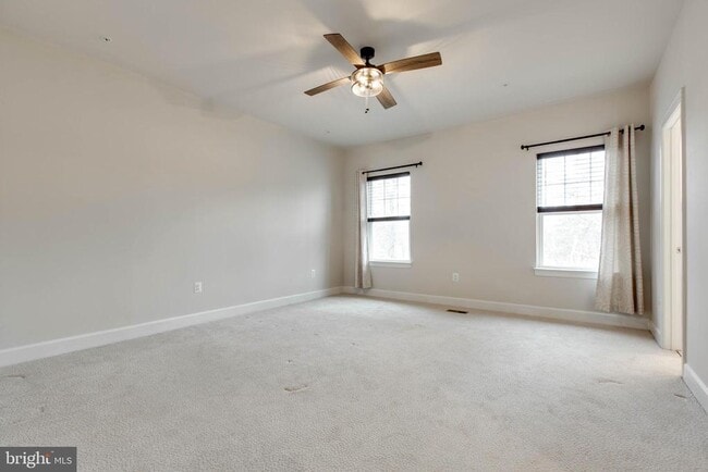 Building Photo - 8369 Meadowood Dr