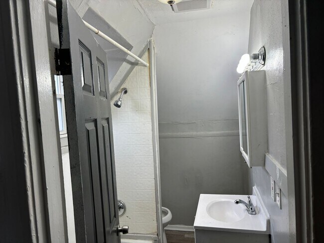 Building Photo - 2427 Switzer Ave