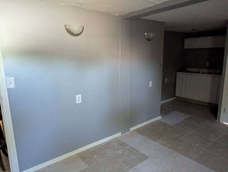 Building Photo - 11430 Rohrman Rd