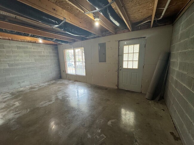 Building Photo - 1058 Oriole Ln