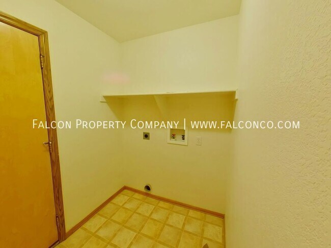 Building Photo - 4883 Jedediah Smith Rd