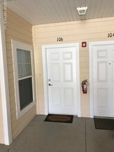 Building Photo - 8201 Green Parrot Rd