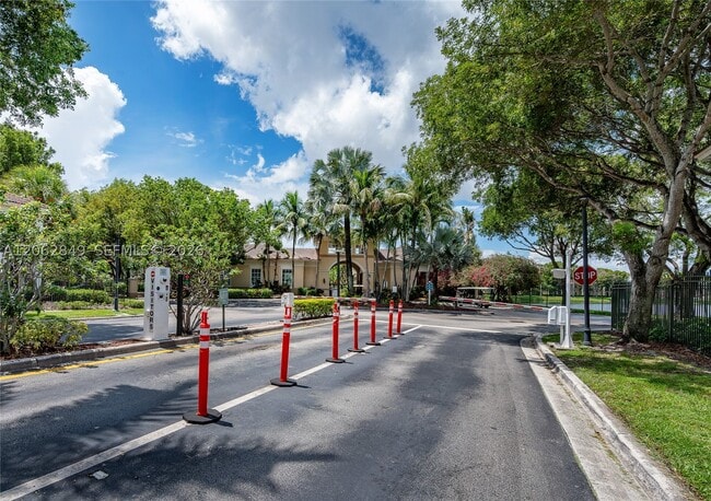 Building Photo - 2482 Centergate Dr