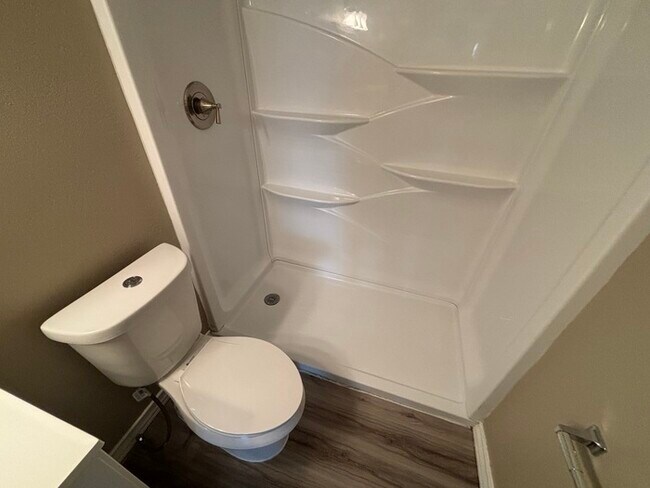 Building Photo - Spacious 3 bed 2 bath home, move in ready