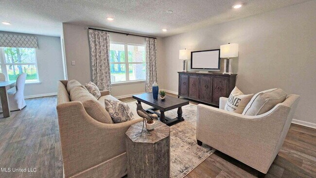 Building Photo - "Charming 3-Bedroom Home with 2 Full Baths...