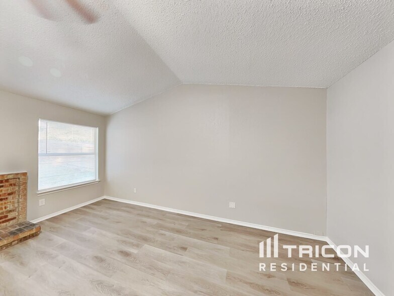 Building Photo - 2417 Highmont Dr