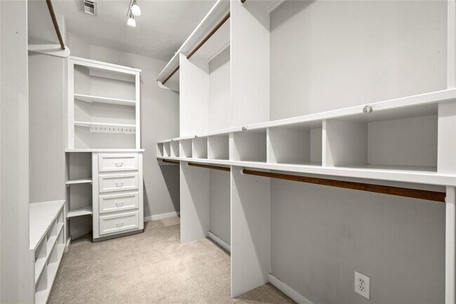 Building Photo - 2119 Park St