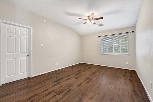 Building Photo - 26418 Richwood Oaks Dr