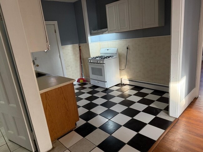 Building Photo - 175 Ashmont St